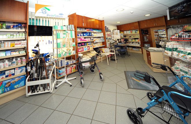 Prodajalna Proloco Medico na Hrvatskem trgu se lahko pohvali s pestro ponudbo medicinskih in ortopedskih pripomočkov. Foto: Arhiv Proloco Medico