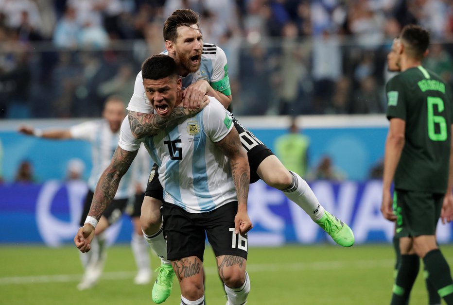 Fotografija: Marcos Rojo in Lionel Messi. FOTO: Reuters
