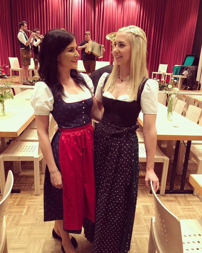 Tina Poljanšek in njena avstrijska sošolka Julia Wölkart FOTO: Mojca Marot