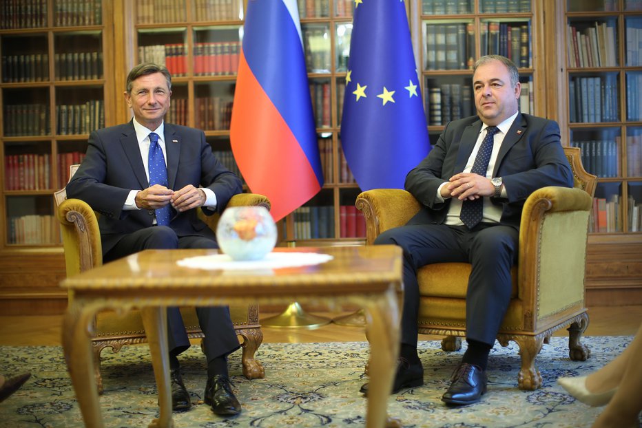 Fotografija: Predsednik Borut Pahor in Danijel Krivec, vodja poslanske skupine SDS, v Vili Podrožnik. FOTO: Jure Eržen, Delo
