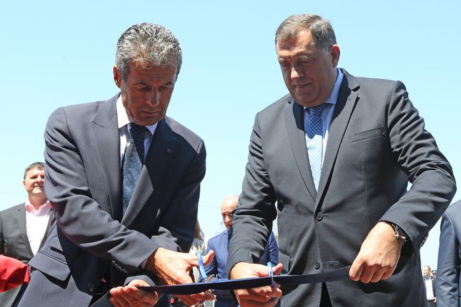 Obrat sta odprla predsednik nadzornega sveta Kolektorja Stojan Petrič in predsednik Republike srbske Milorad Dodik. FOTO: Tomi Lombar