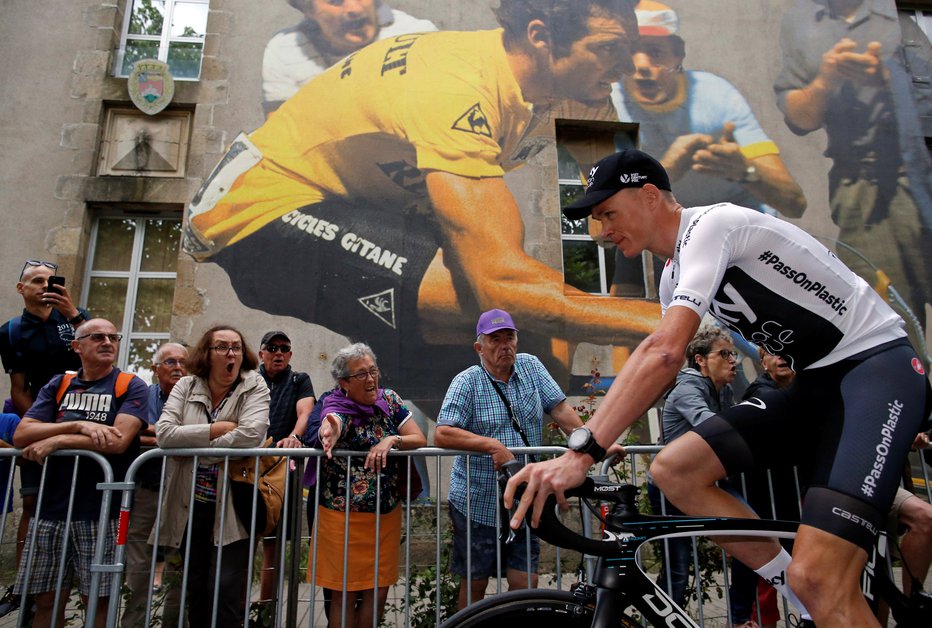 Fotografija: Chrisa Frooma so žalili, saj je kolesarski kralj za Francoze pred giljotiniranjem. FOTO: Reuters