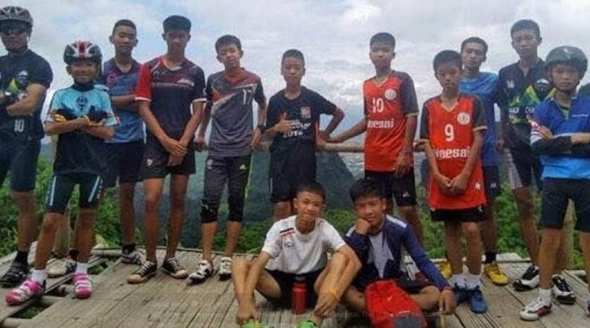 Nogometna ekipa ujeta v tajski jami. FOTO: Twitter