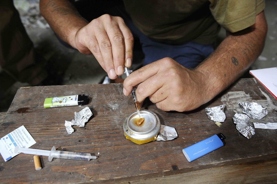 Fotografija: Policisti so zasegli okrog 455 gramov heroina. FOTO: REUTERS