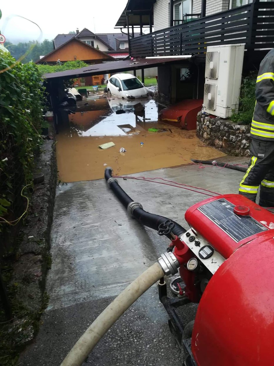 Fotografija: Tako je zalilo hišo, sporočajo gasilci PGD Litija. FOTO: Pgd Litija
