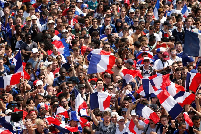 Navijači v Parizu. FOTO: Pascal Rossignol, Reuters