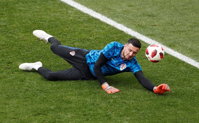 Danijel Subašič brani hrvaški gol. FOTO: Maxim Shemetov, Reuters
