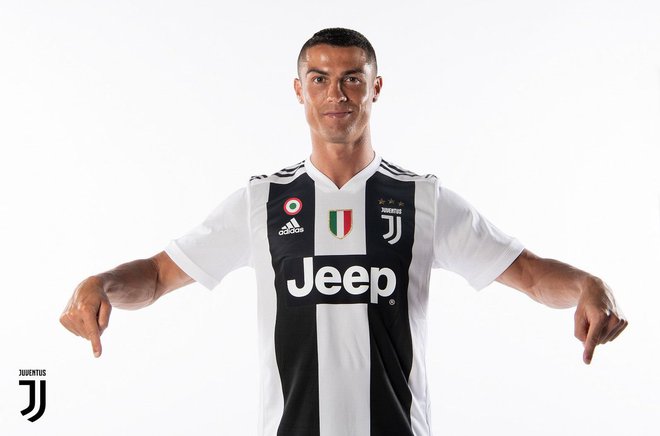 Cristiano Ronaldo je že oblekel dres svojega novega kluba. FOTO: Twitter