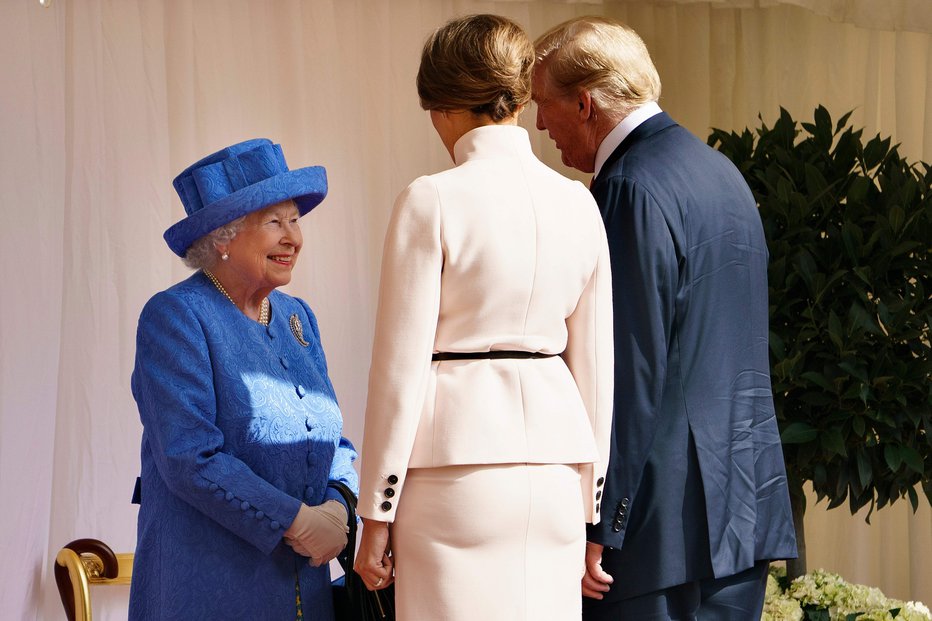 Fotografija: Melania se kraljici ni priklonila. FOTO: AFP