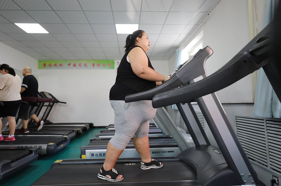 Fotografija: Ženska trenira v programu za izgubljanje teže. FOTOGRAFIJI: Afp
