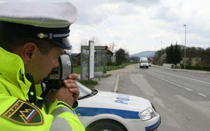 Fotografija: Policija na delu. FOTO: Ljubo Vukelič, Delo