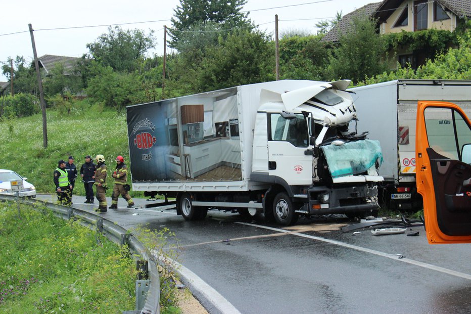 Fotografija: Prometna nesreča. FOTO: Tanja Jakše Gazvoda
