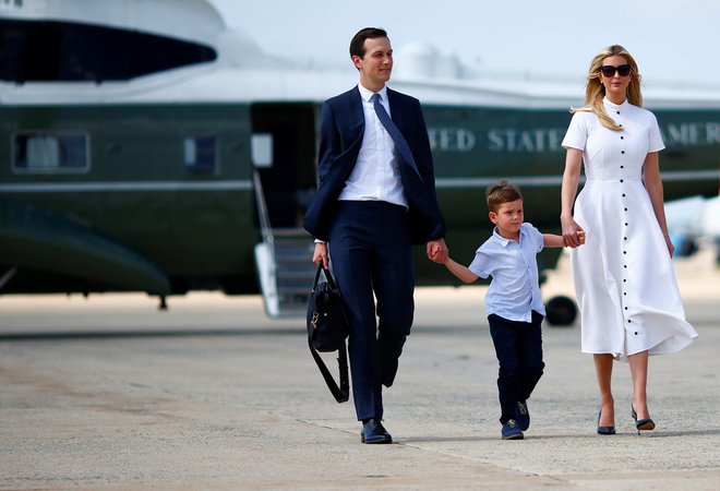 Jared Kushner, Ivanka Trump in njun sin Theodore. FOTO: Eric Thayer, Reuters