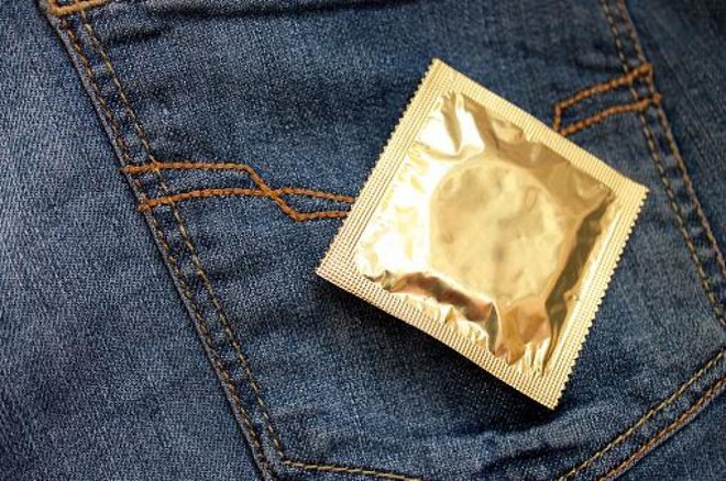 Kondom je najučinkovitejša zaščita pred širjenjem okužbe virusnih hepatitisov. FOTO: Guliver/Getty Images
