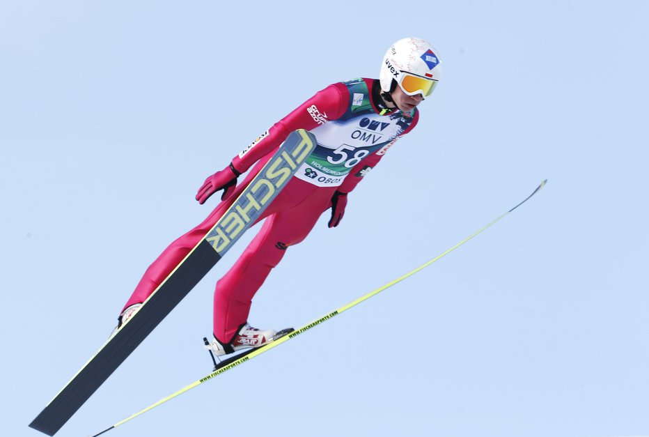 Fotografija: Poljski skakalni šampion Kamil Stoch je na Orlovi skakalnici jadral kakor pravi orel. FOTO: Reuters