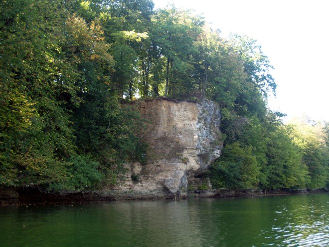 Nekdanjih brzic ni več, nad vodo pa je ostal gornji del soteske. Foto: Janez Mihovec