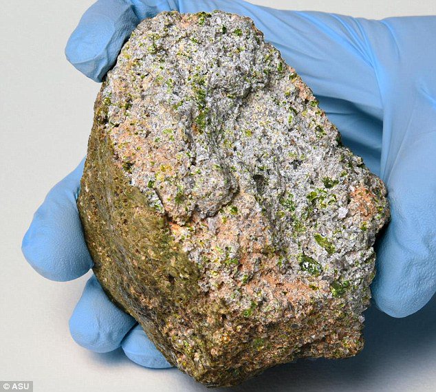 Fotografija: Najstarejši meteorit, kar jih poznamo. FOTO: Arizona State University