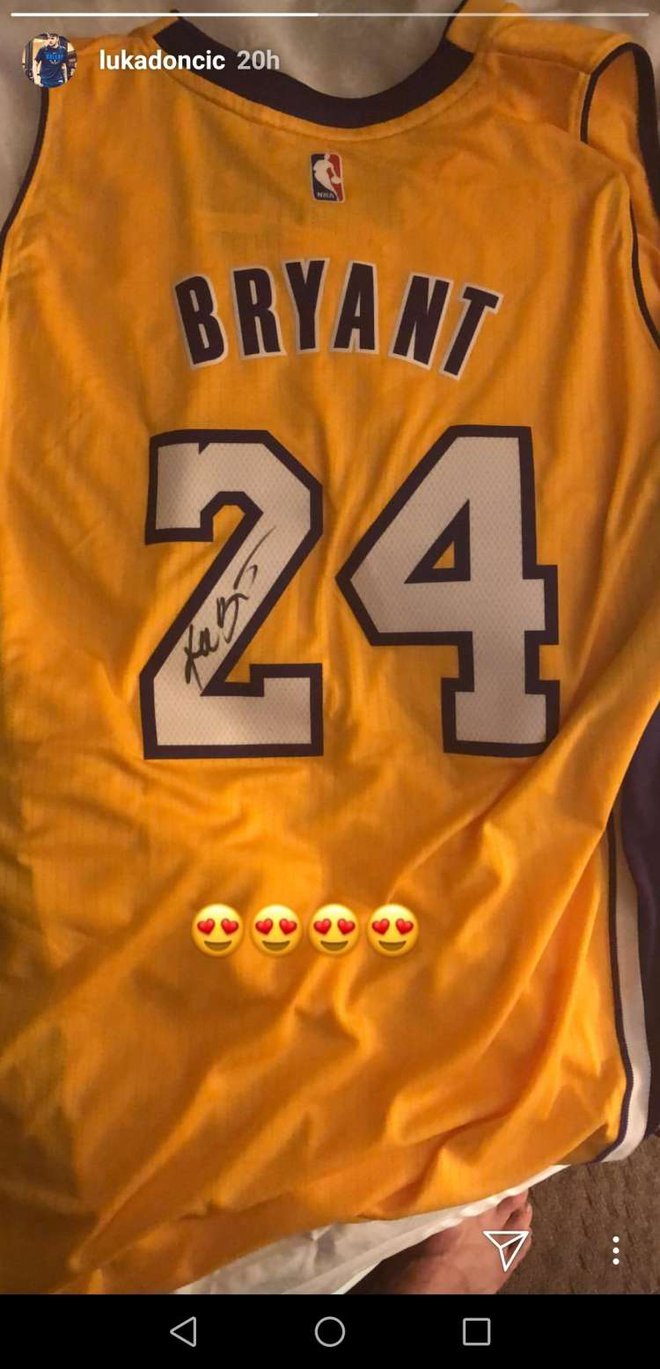 Luka Dončić je prejel podpisani dres Kobeja Bryanta. FOTO: Instagram