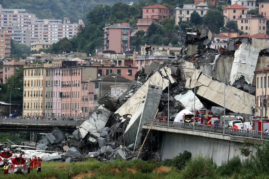 Fotografija: Zrušeni viadukt Morandi. FOTO: Reuters