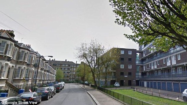 Truplo so našli v stanovanju na jugozahodu Londona. FOTO: Google Street View