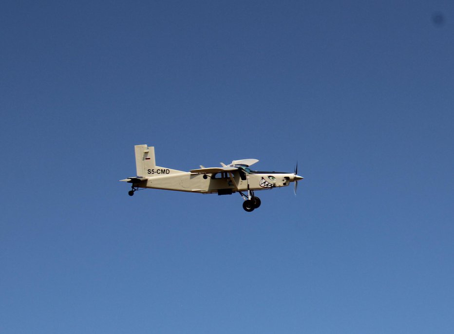 Fotografija: Pilatus PC 6 odslej tudi na šentjernejskem nebu nad Šentjernejskim poljem