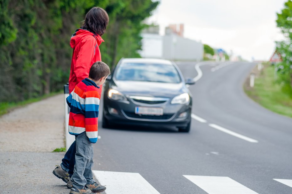 Fotografija: Pred prehodom ustavite in otroke spustite čez cesto. FOTO: Guliver/getty Images