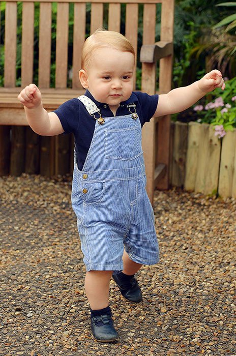 Princ George je shodil še pred prvim rojstnim dnem. FOTO: Instagram