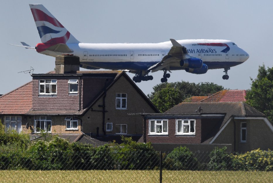 Fotografija: Družba British Airways se je strankam opravičila za incident. FOTO: Toby Melville, Reuters