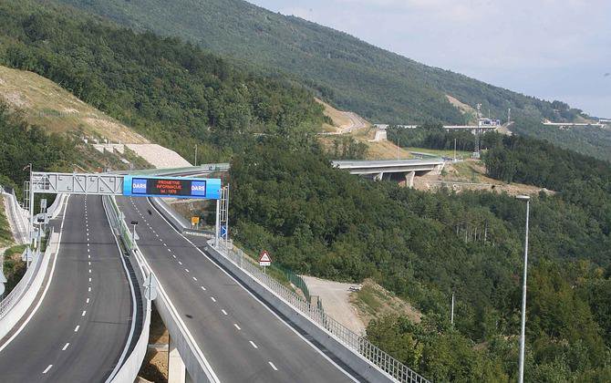 Fotografija: Viadukte na hitri cesti čez Rebernice redno pregledujejo. FOTO: Ljubo Vukelič