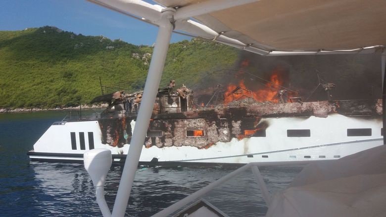 Fotografija: Luksuzno jahto je zajel ogenj. Na srečo žrtev ni bilo. FOTO: Ministrstvo za morje, promet in infrastrukturo RH