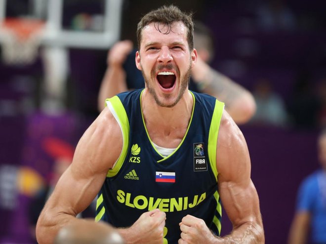 Goran Dragić se je po eurobasketu poslovil od reprezentance in vlogo vodje predal Luki Dončiću. Foto: Reuters