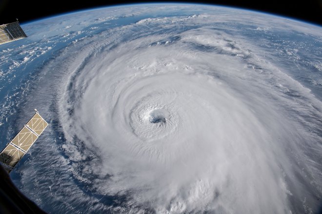 Orkan Florence posnet z Mednarodne vesoljske postaje. FOTO: Nasa, Reuters
