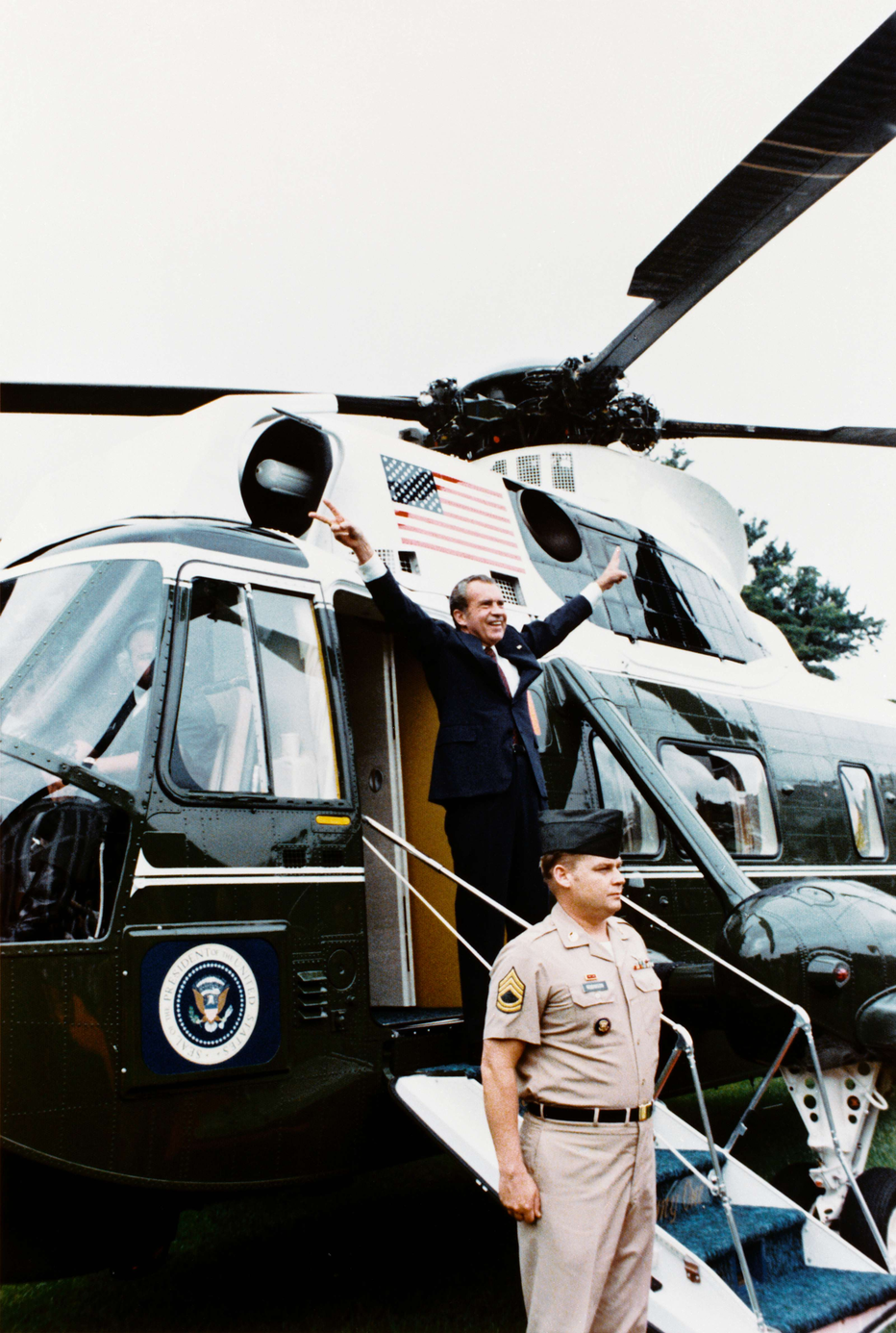 Fotografija: Slovita fotografija predsednika Richarda Nixona na dan odstopa 9. avgusta 1974 FOTO: Wikimedia Commons