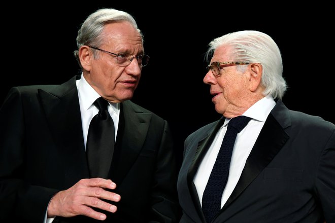 Legendi ameriškega raziskovalnega novinarstva Bob Woodward (levo) in Carl Bernstein. FOTO: Reuters