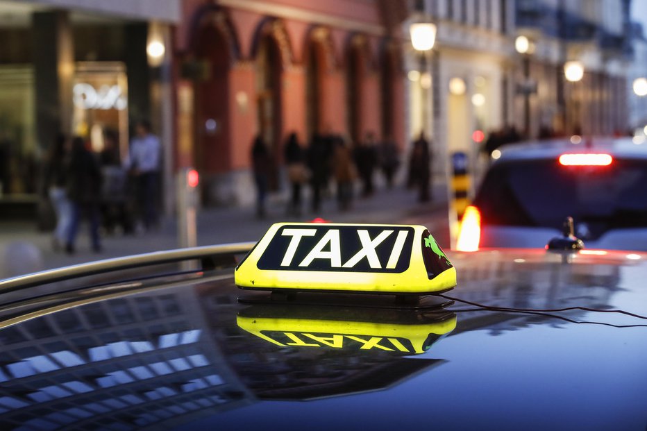 Fotografija: Taksisti v Ljubljani so bili na udaru. Fotografija je simbolična. FOTO: Uroš Hočevar, Delo