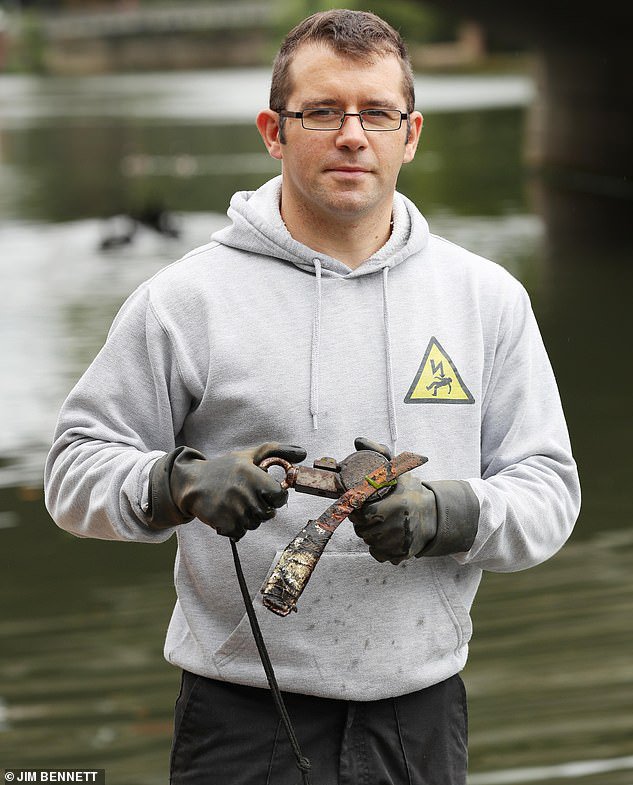 Fotografija: Gareth Bryer je strasten magnetni ribič.