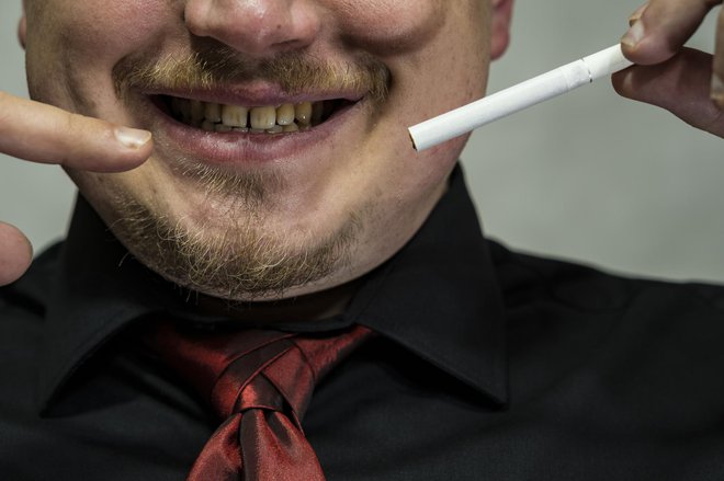 Cigarete vam hitro počrnijo zobe. FOTO: Guliver/Thinkstock