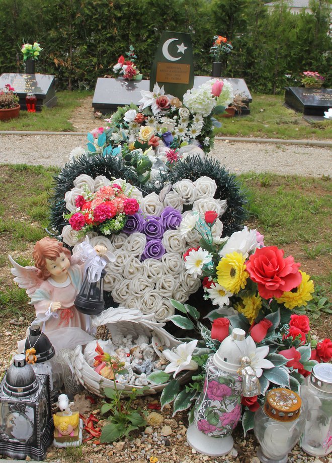 Arina je pokopana na pokopališču Blejska Dobrava pri Jesenicah. FOTO: Boštjan Fon