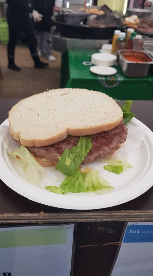 Fotografija: Slavni hamburger. FOTO: Facebook
