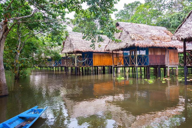 Še vedno precej visok vodostaj Amazonke obljublja nepozabno džungelsko pustolovščino.