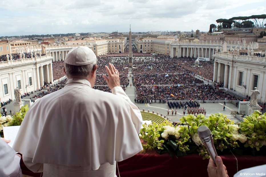 Fotografija: V Vatikanu so danes aretirali diplomata monsignorja Carla Alberta Capello. FOTO: Reuters