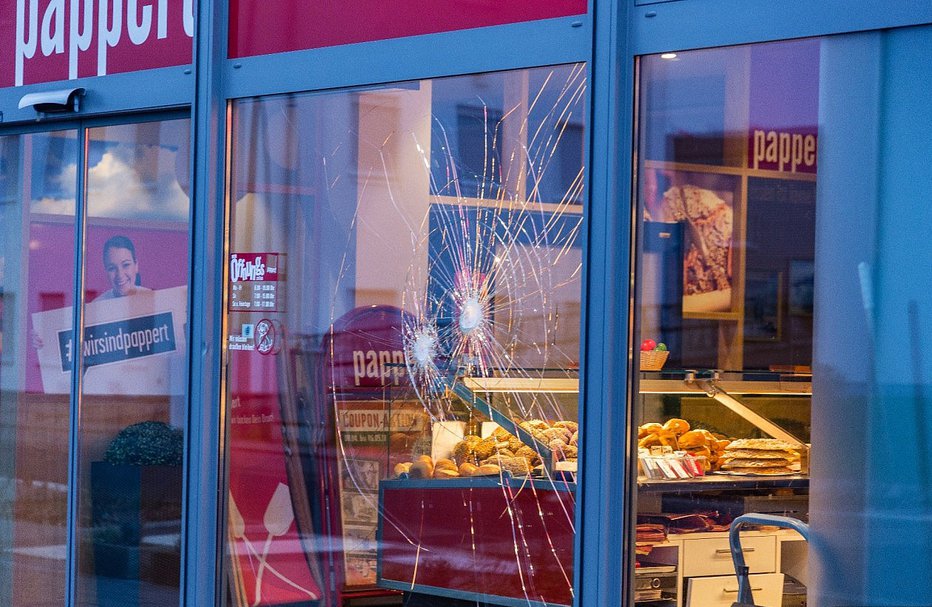 Fotografija: Okno pekarne v Fuldi. FOTO: AP