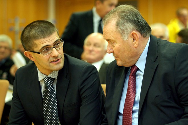 Pred osmimi leti je Ernesta Aljančiča na položaju predsednika HZS zamenjal Matjaž Rakovec (levo). Foto: Roman Šipič