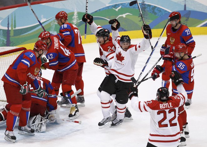 Na olimpijskih igrah 2010. v Kanadi bi naše hokejiste zaman iskali, a vendar naj bi tudi hokejska zveza financirala slovensko hišo. Foto: Reuters