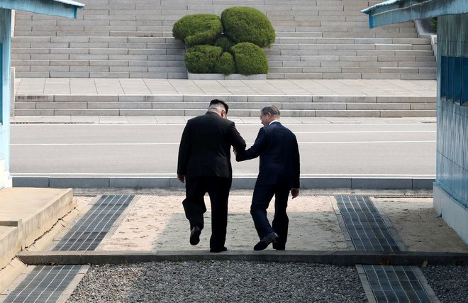 To je bilo doslej šele tretje srečanje predsednikov obeh držav v zgodovini. FOTO: Reuters