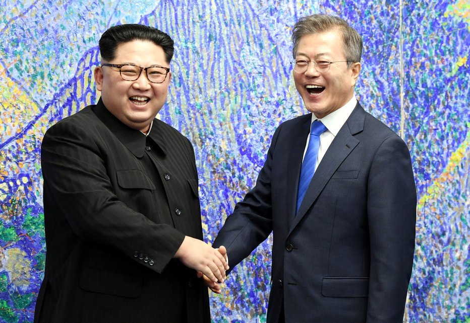 Fotografija: Dogovorila sta se tudi, da bosta državi našli mirovni režim za končanje vojne. FOTO: Handout, Reuters