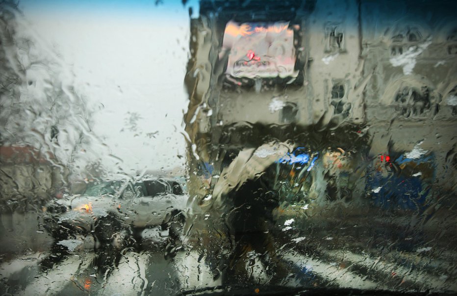 Fotografija: Deževje po počitnicah. FOTO: Jure Eržen, Delo