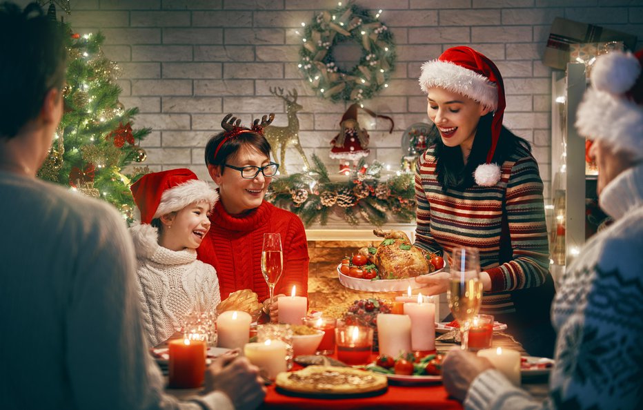 Fotografija: Božič z najbližjimi ... A bodite odgovorni. FOTO: Choreograph, Getty Images, Istockphoto