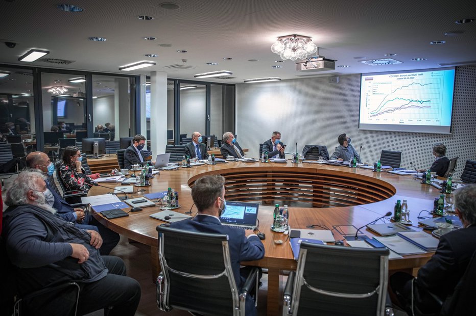 Fotografija: Okužba v kabinetu predsednika vlade. FOTO: Twitter, Janez Janša
