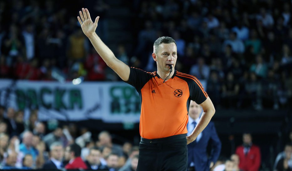 Fotografija: Saša Pukl ne sodi tekem v elitni slovenski ligi. FOTO: referee.pl
